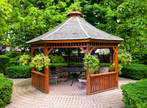Gazebo kecil untuk tempat bersantai